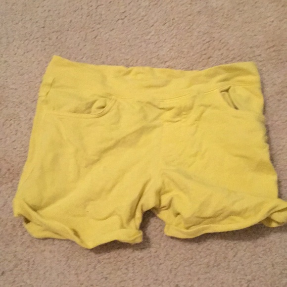 Yellow comfy short shorts! - Picture 1 of 3